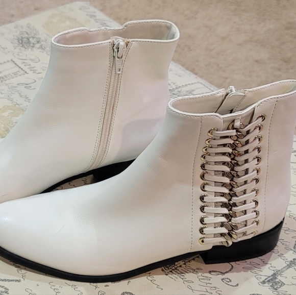 Like New Veneli White Boots Size 8N - Picture 1 of 3